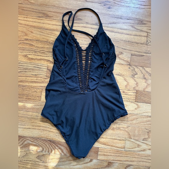 Billabong 🖤🌊Black Crochet One-Piece Swimsuit - Picture 4 of 11